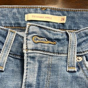 Levi’s 711 skinny ankle